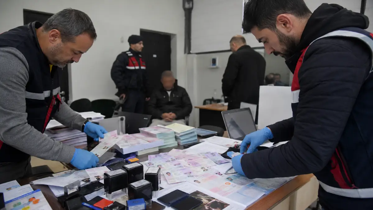 Sahte Evrak Çetesine Büyük Operasyon! Bazı Memurlar Bile Gözaltına Alındı